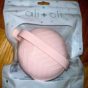 Ali+Oli pacifier holder